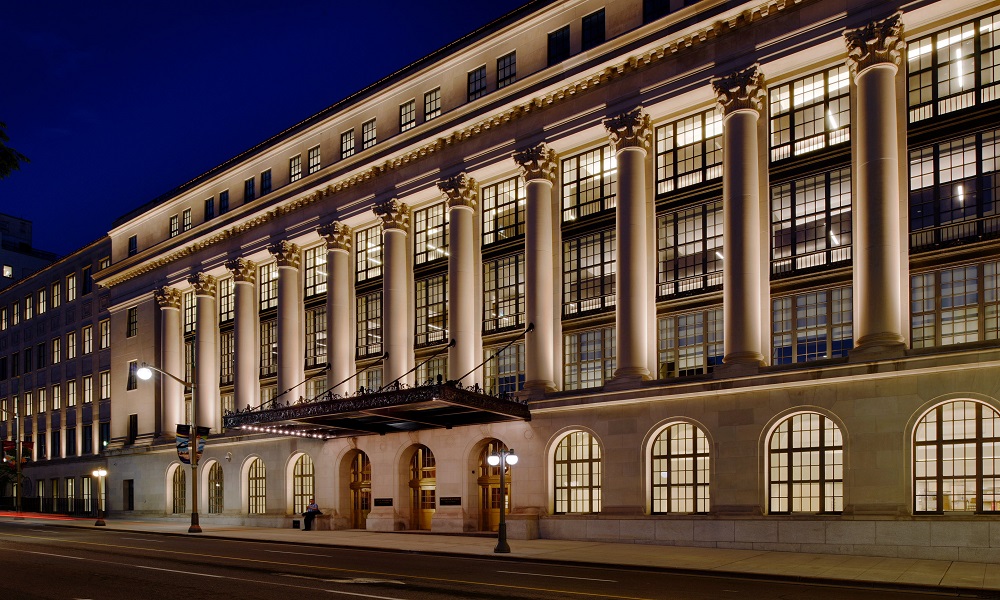 New and modern building facade lights suitable for all tastes